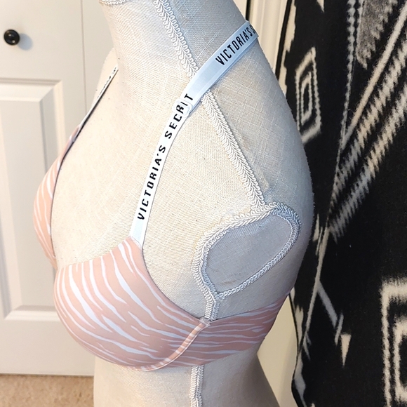 💕GUC Victoria's Secret Ladie's T-Shirt Lightly Lined Demi Underwire Bra, 32D - Picture 3 of 10